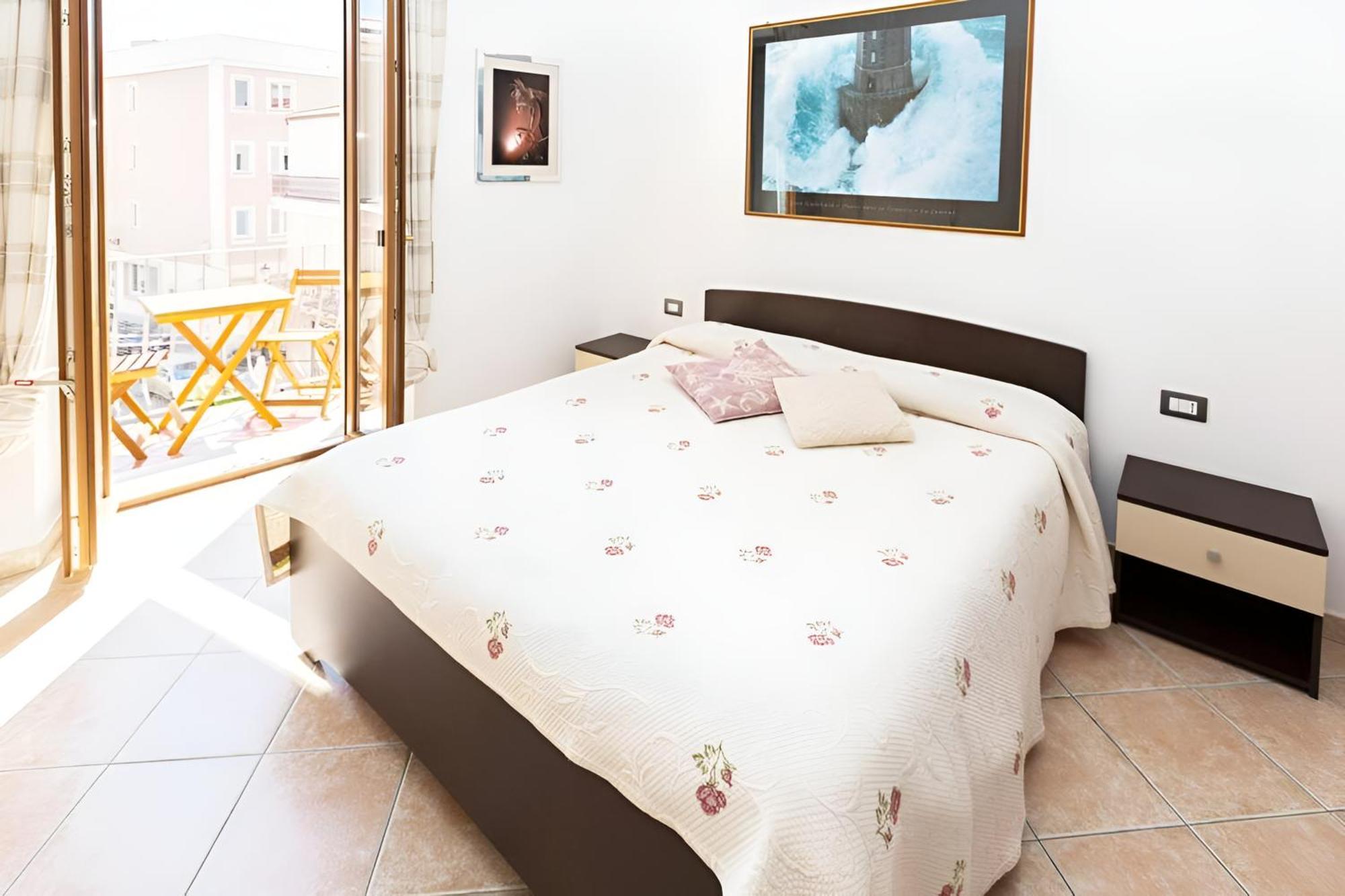 Splendido Appartamento In Pieno Centro Dell'Isola ลามัดดาเลนา ภายนอก รูปภาพ